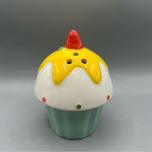 Target Bullseye Playground Cupcake Sprinkle Shaker Christmas Valentines Day NEW
